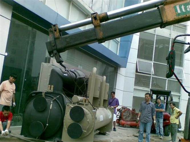 汕头市随车吊和汽车吊的核心区别是什么？哪种更省钱？